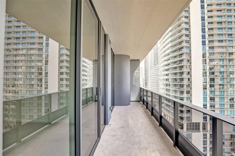 Condo in Miami, Florida, 1 bedroom  № 2249882 - photo 2