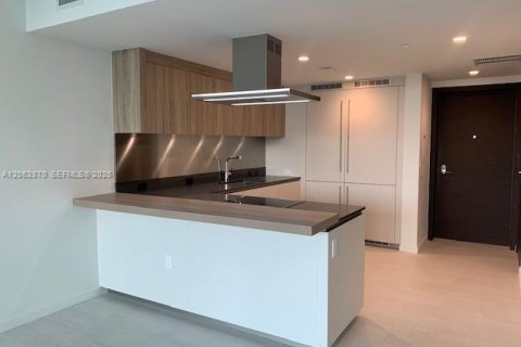 Condo in Miami, Florida, 1 bedroom  № 2249882 - photo 4