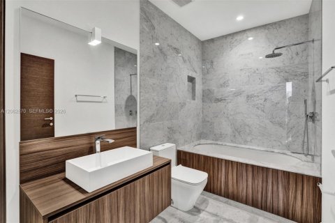 Condo in Miami, Florida, 1 bedroom  № 2249882 - photo 7