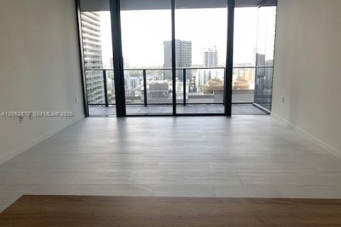 Condo in Miami, Florida, 1 bedroom  № 2249882 - photo 5
