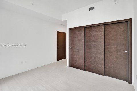 Condo in Miami, Florida, 1 bedroom  № 2249882 - photo 8