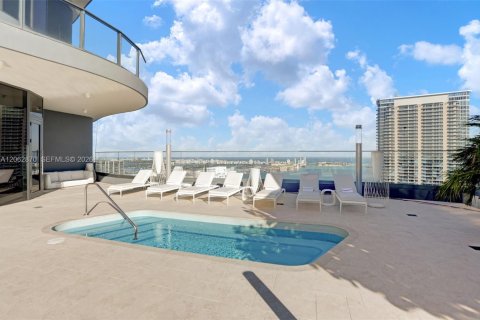 Condo in Miami, Florida, 1 bedroom  № 2249882 - photo 23