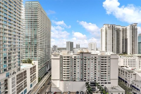Condo in Miami, Florida, 1 bedroom  № 2249882 - photo 12