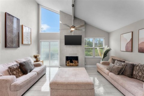 House in Ormond Beach, Florida 3 bedrooms, 125.79 sq.m. № 1781277 - photo 4