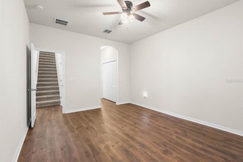 Townhouse in Brandon, Florida 3 bedrooms, 172.8 sq.m. № 2415387 - photo 10