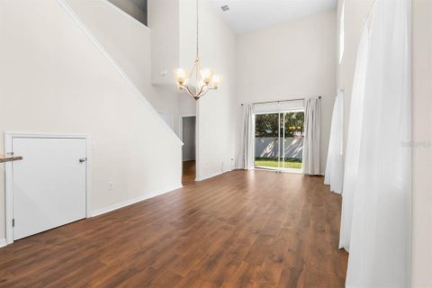 Townhouse in Brandon, Florida 3 bedrooms, 172.8 sq.m. № 2415387 - photo 7