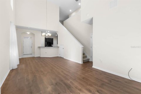 Townhouse in Brandon, Florida 3 bedrooms, 172.8 sq.m. № 2415387 - photo 9