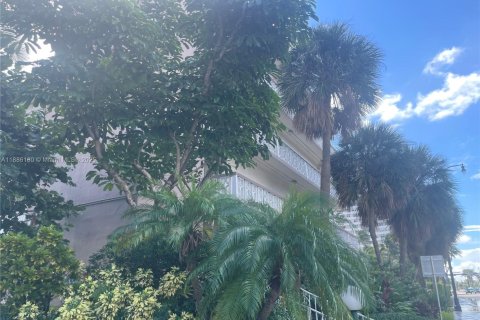 Condominio en alquiler en Hallandale Beach, Florida, 1 dormitorio, 81.57 m2 № 1943819 - foto 21
