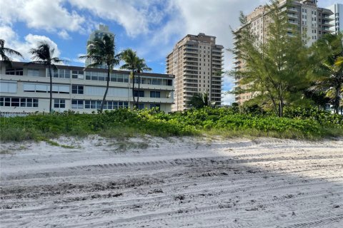 Condominio en alquiler en Hallandale Beach, Florida, 1 dormitorio, 81.57 m2 № 1943819 - foto 7