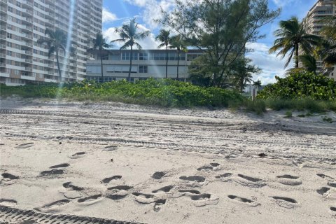Condominio en alquiler en Hallandale Beach, Florida, 1 dormitorio, 81.57 m2 № 1943819 - foto 6