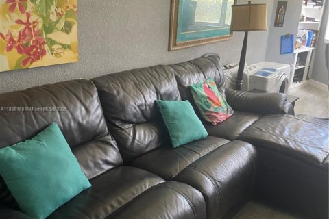 Condominio en alquiler en Hallandale Beach, Florida, 1 dormitorio, 81.57 m2 № 1943819 - foto 13