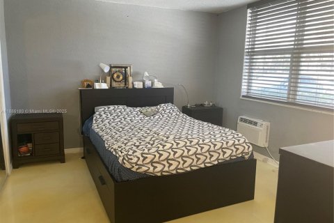 Condominio en alquiler en Hallandale Beach, Florida, 1 dormitorio, 81.57 m2 № 1943819 - foto 17