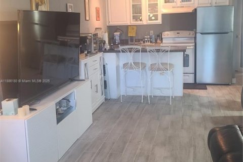 Condominio en alquiler en Hallandale Beach, Florida, 1 dormitorio, 81.57 m2 № 1943819 - foto 11