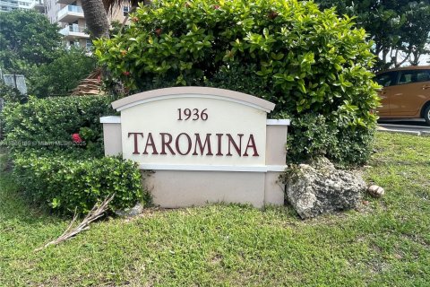 Condominio en alquiler en Hallandale Beach, Florida, 1 dormitorio, 81.57 m2 № 1943819 - foto 22