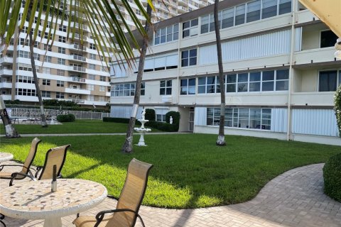 Condominio en alquiler en Hallandale Beach, Florida, 1 dormitorio, 81.57 m2 № 1943819 - foto 3