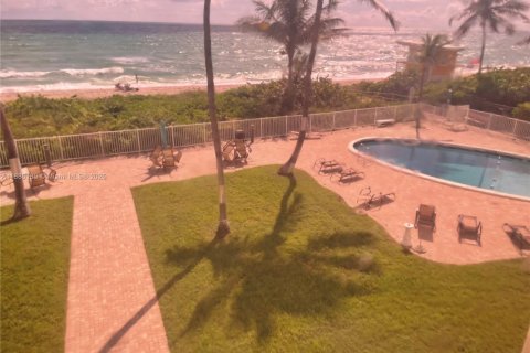 Condominio en alquiler en Hallandale Beach, Florida, 1 dormitorio, 81.57 m2 № 1943819 - foto 4