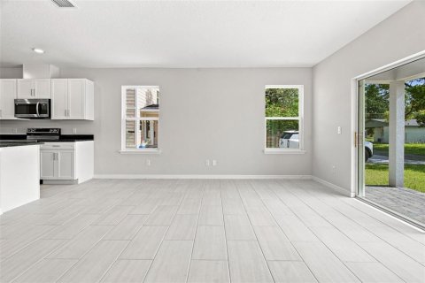 Villa ou maison à vendre à Sanford, Floride: 3 chambres, 173.73 m2 № 2289533 - photo 4