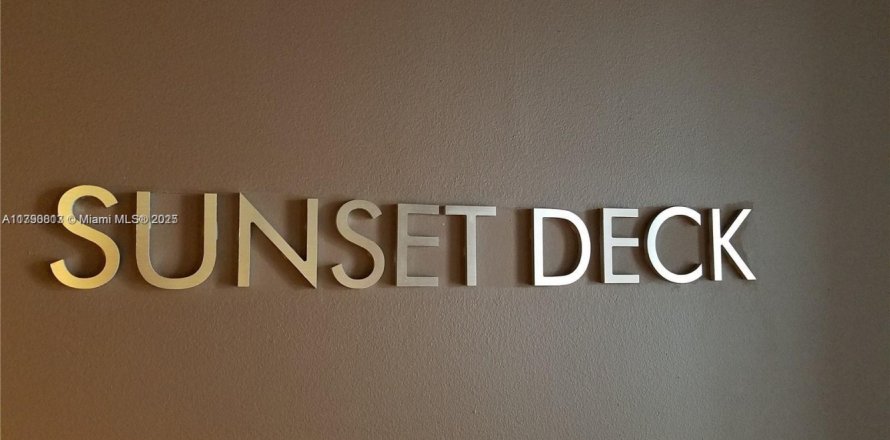 Condo in Miami, Florida, 3 bedrooms  № 2014593