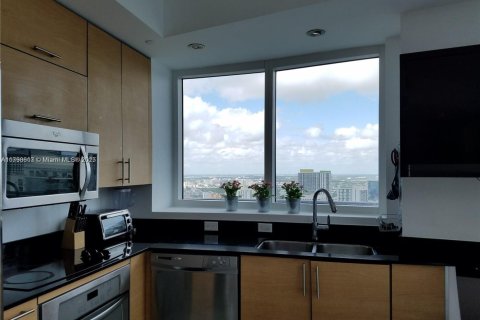 Condo in Miami, Florida, 3 bedrooms  № 2014593 - photo 2