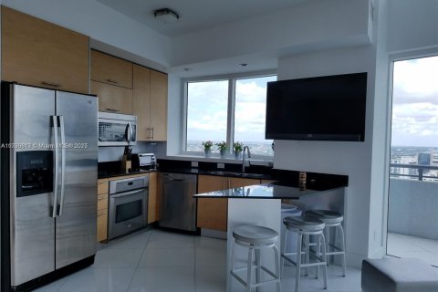 Condo in Miami, Florida, 3 bedrooms  № 2014593 - photo 3