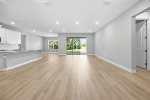 House in Inverness, Florida 4 bedrooms, 230.21 sq.m. № 2214874 - photo 9