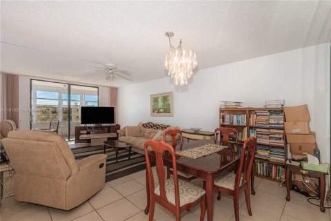Copropriété à vendre à Lauderdale Lakes, Floride: 2 chambres, 93.83 m2 № 2013010 - photo 5