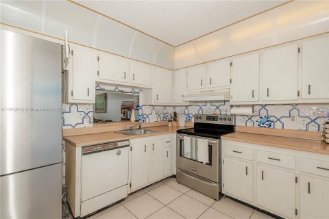 Condo à Lauderdale Lakes, Floride, 2 chambres  № 2013010