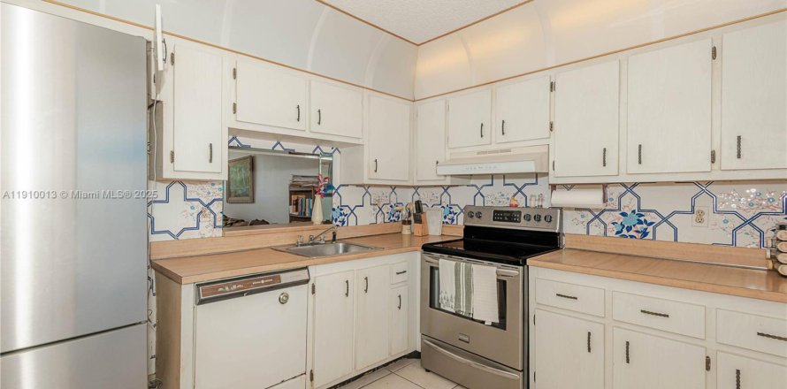 Condo à Lauderdale Lakes, Floride, 2 chambres  № 2013010