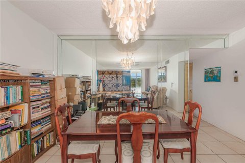 Copropriété à vendre à Lauderdale Lakes, Floride: 2 chambres, 93.83 m2 № 2013010 - photo 4