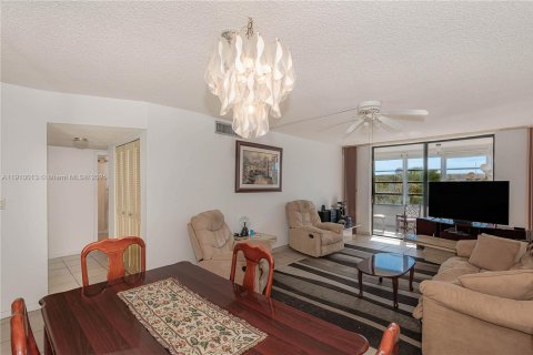 Copropriété à vendre à Lauderdale Lakes, Floride: 2 chambres, 93.83 m2 № 2013010 - photo 8