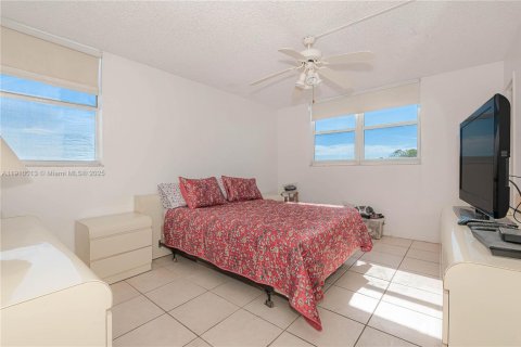 Copropriété à vendre à Lauderdale Lakes, Floride: 2 chambres, 93.83 m2 № 2013010 - photo 18