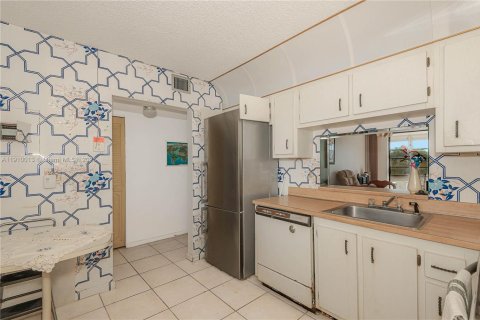 Copropriété à vendre à Lauderdale Lakes, Floride: 2 chambres, 93.83 m2 № 2013010 - photo 3