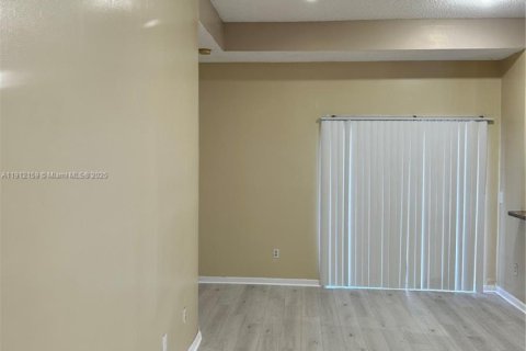 Villa ou maison à louer à Pembroke Pines, Floride: 3 chambres, 100.06 m2 № 1966812 - photo 5