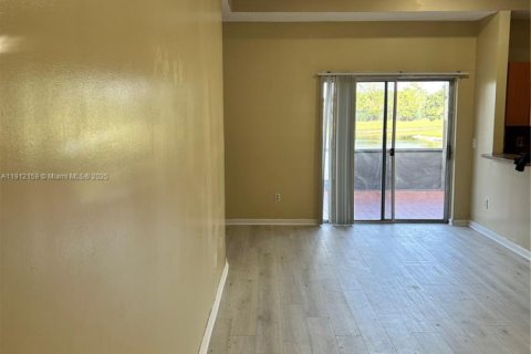 Villa ou maison à louer à Pembroke Pines, Floride: 3 chambres, 100.06 m2 № 1966812 - photo 4