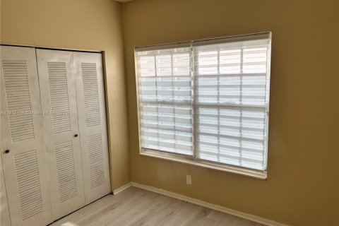 Villa ou maison à louer à Pembroke Pines, Floride: 3 chambres, 100.06 m2 № 1966812 - photo 7