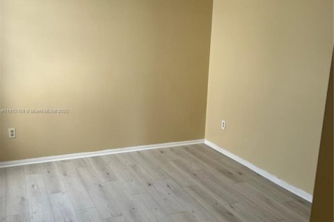 Villa ou maison à louer à Pembroke Pines, Floride: 3 chambres, 100.06 m2 № 1966812 - photo 10