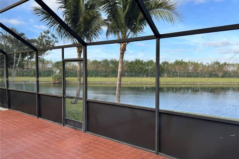 Villa ou maison à louer à Pembroke Pines, Floride: 3 chambres, 100.06 m2 № 1966812 - photo 3