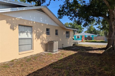 House in Sarasota, Florida 4 bedrooms, 179.3 sq.m. № 1654789 - photo 3