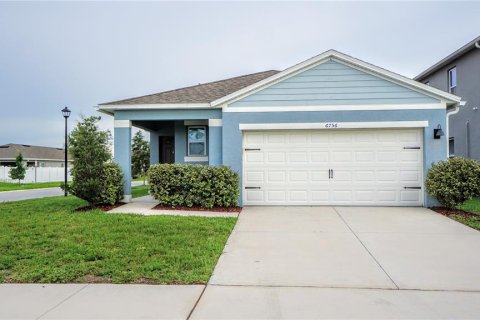 House in Saint Cloud, Florida 3 bedrooms, 150.5 sq.m. № 1916527 - photo 1