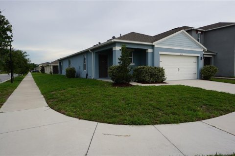 House in Saint Cloud, Florida 3 bedrooms, 150.5 sq.m. № 1916527 - photo 2