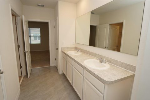 House in Saint Cloud, Florida 3 bedrooms, 150.5 sq.m. № 1916527 - photo 13