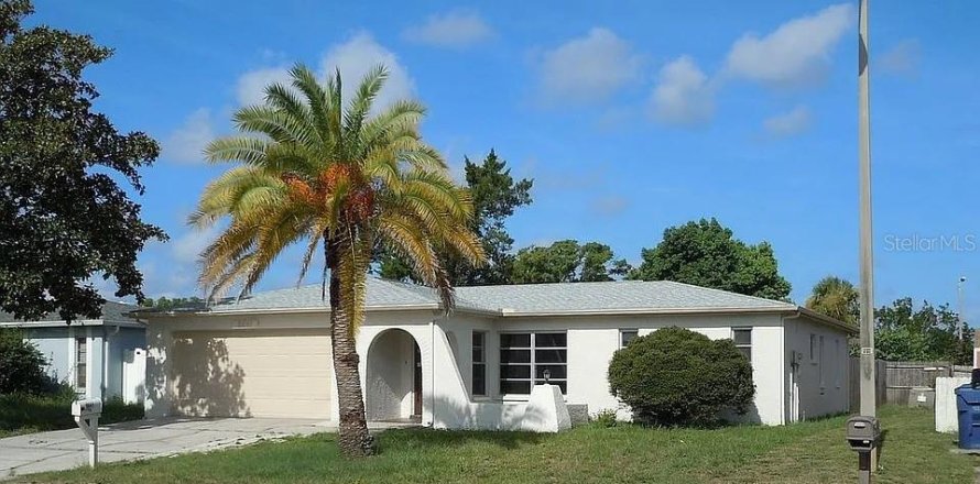 Casa en Port Richey, Florida 2 dormitorios, 131.27 m2 № 1883460