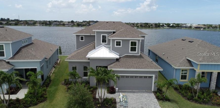 House in Apollo Beach, Florida 4 bedrooms, 283.54 sq.m. № 2277226