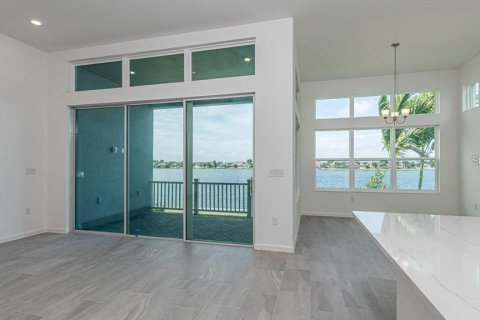 House in Apollo Beach, Florida 4 bedrooms, 283.54 sq.m. № 2277226 - photo 12