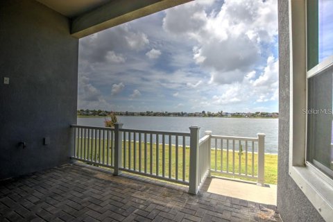 House in Apollo Beach, Florida 4 bedrooms, 283.54 sq.m. № 2277226 - photo 5