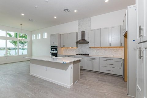 House in Apollo Beach, Florida 4 bedrooms, 283.54 sq.m. № 2277226 - photo 7