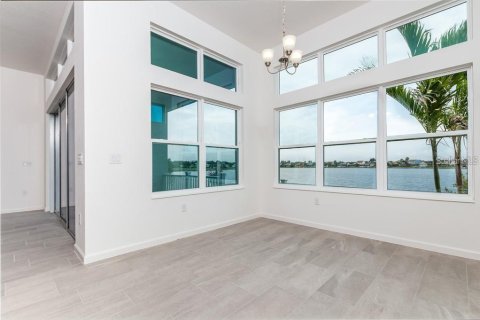 House in Apollo Beach, Florida 4 bedrooms, 283.54 sq.m. № 2277226 - photo 11