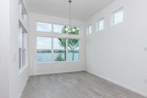House in Apollo Beach, Florida 4 bedrooms, 283.54 sq.m. № 2277226 - photo 10
