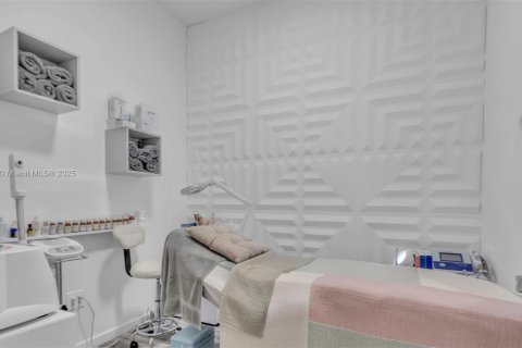 Propiedad comercial en venta en Coral Gables, Florida № 2013934 - foto 16