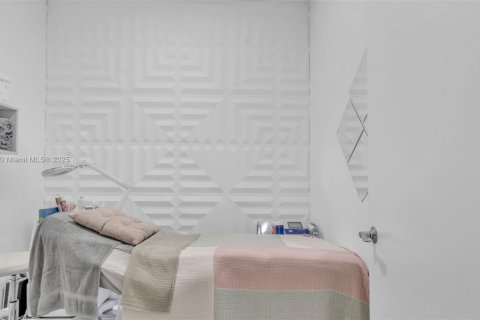 Propiedad comercial en venta en Coral Gables, Florida № 2013934 - foto 17